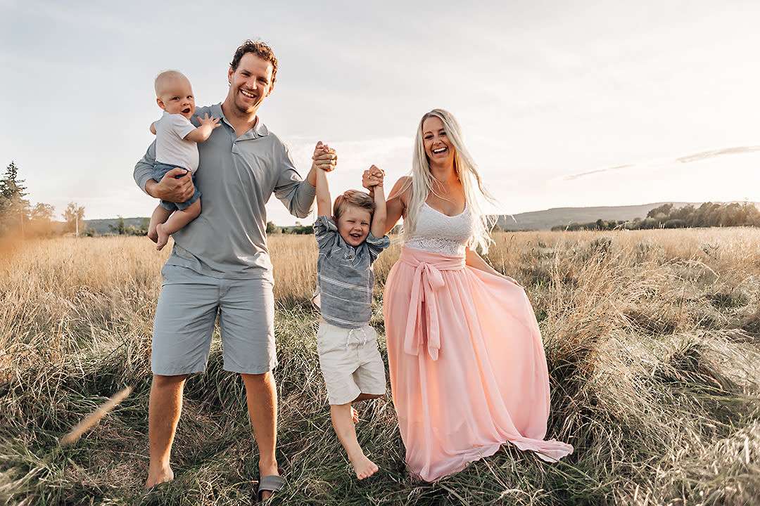 Beautiful family at their Family Session with Seveneves Photography